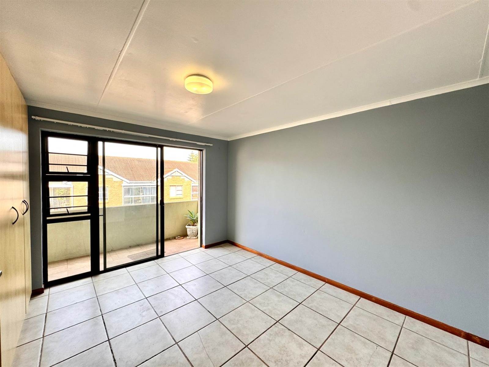 1 Bed Apartment in Jeffreys Bay photo number 2