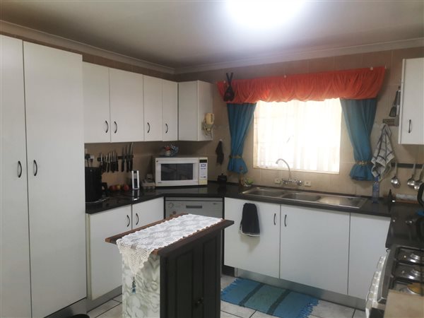 2 Bed Townhouse in Rensburg