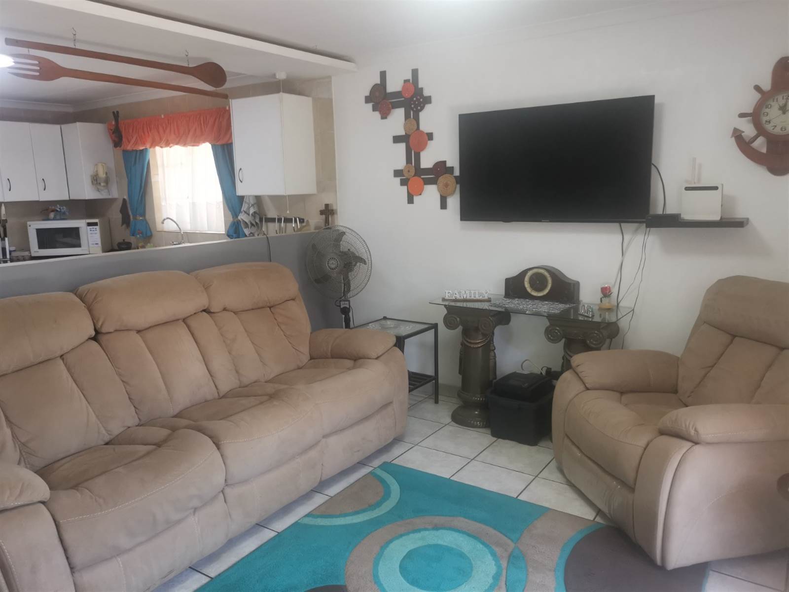 2 Bed Townhouse in Rensburg photo number 4