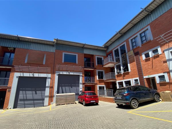 605  m² Industrial space