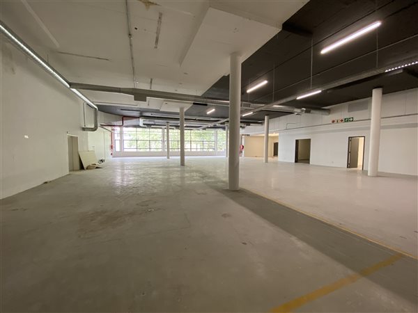 860  m² Commercial space