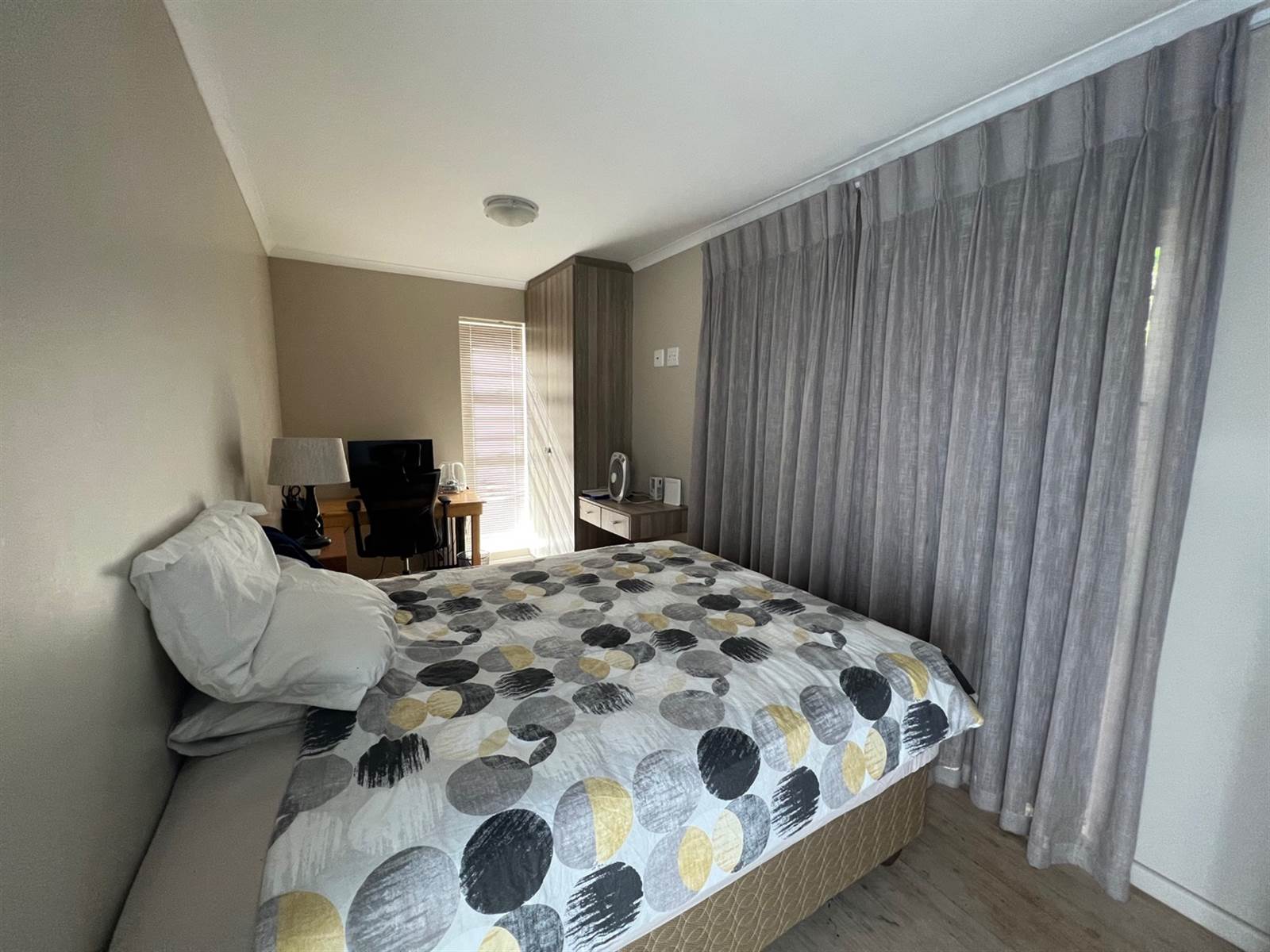 1 Bed Apartment in Grahamstown Central photo number 12
