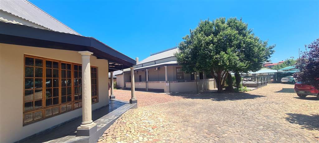 80  m² Office Space in Potchefstroom Central photo number 8