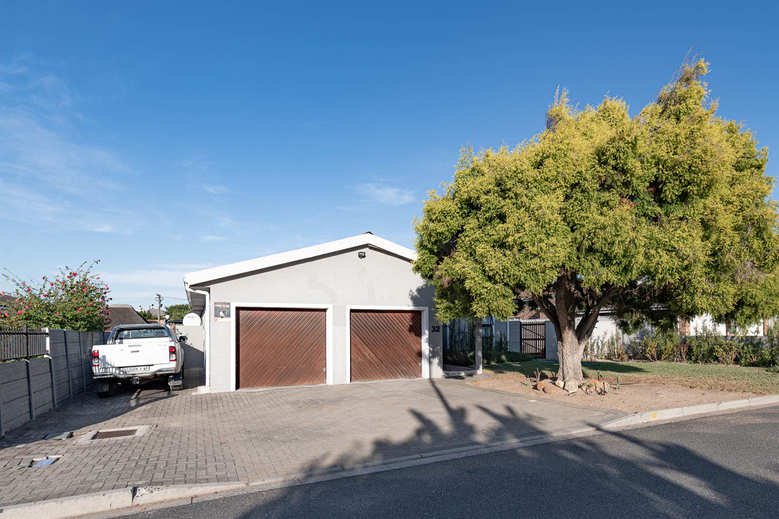 4 Bed House in Protea Heights photo number 2