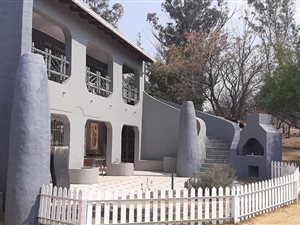 4 Bed House in Golf View