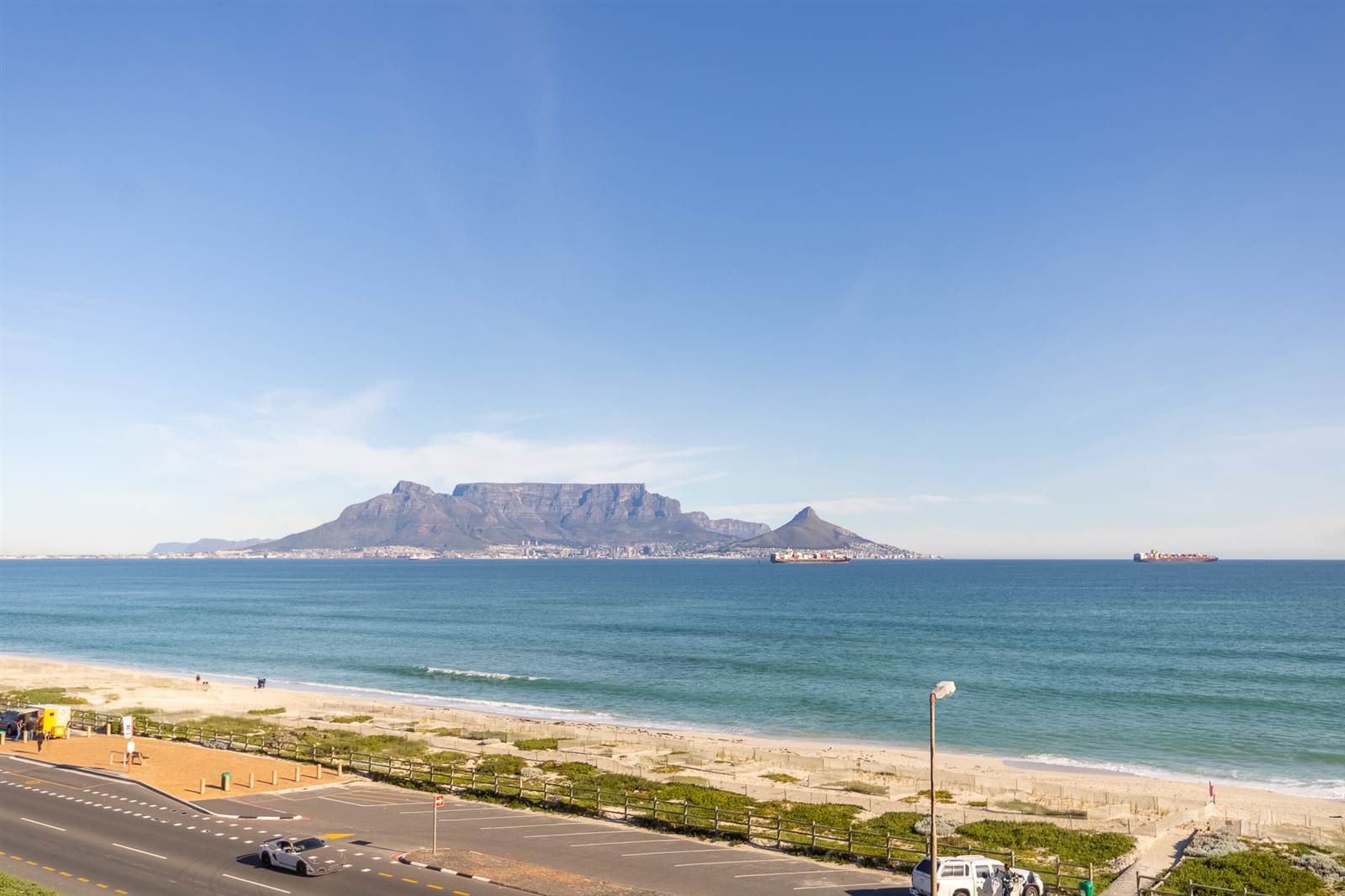 4 Bed Apartment in Bloubergstrand photo number 16