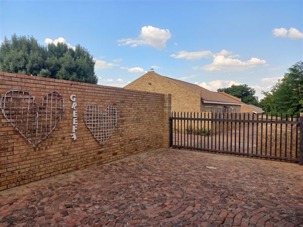 3 Bedroom Townhouse 3 Bedroom Townhouse