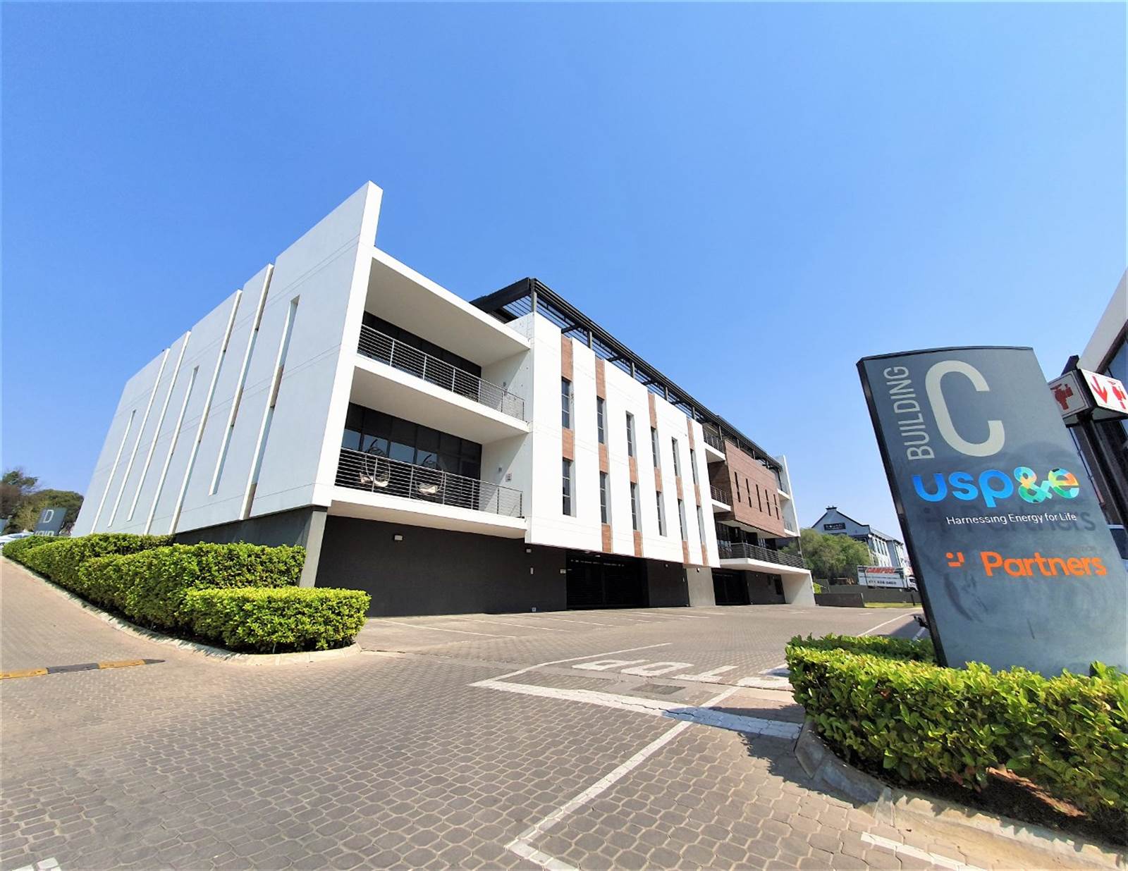 2500  m² Office Space in Bryanston photo number 2