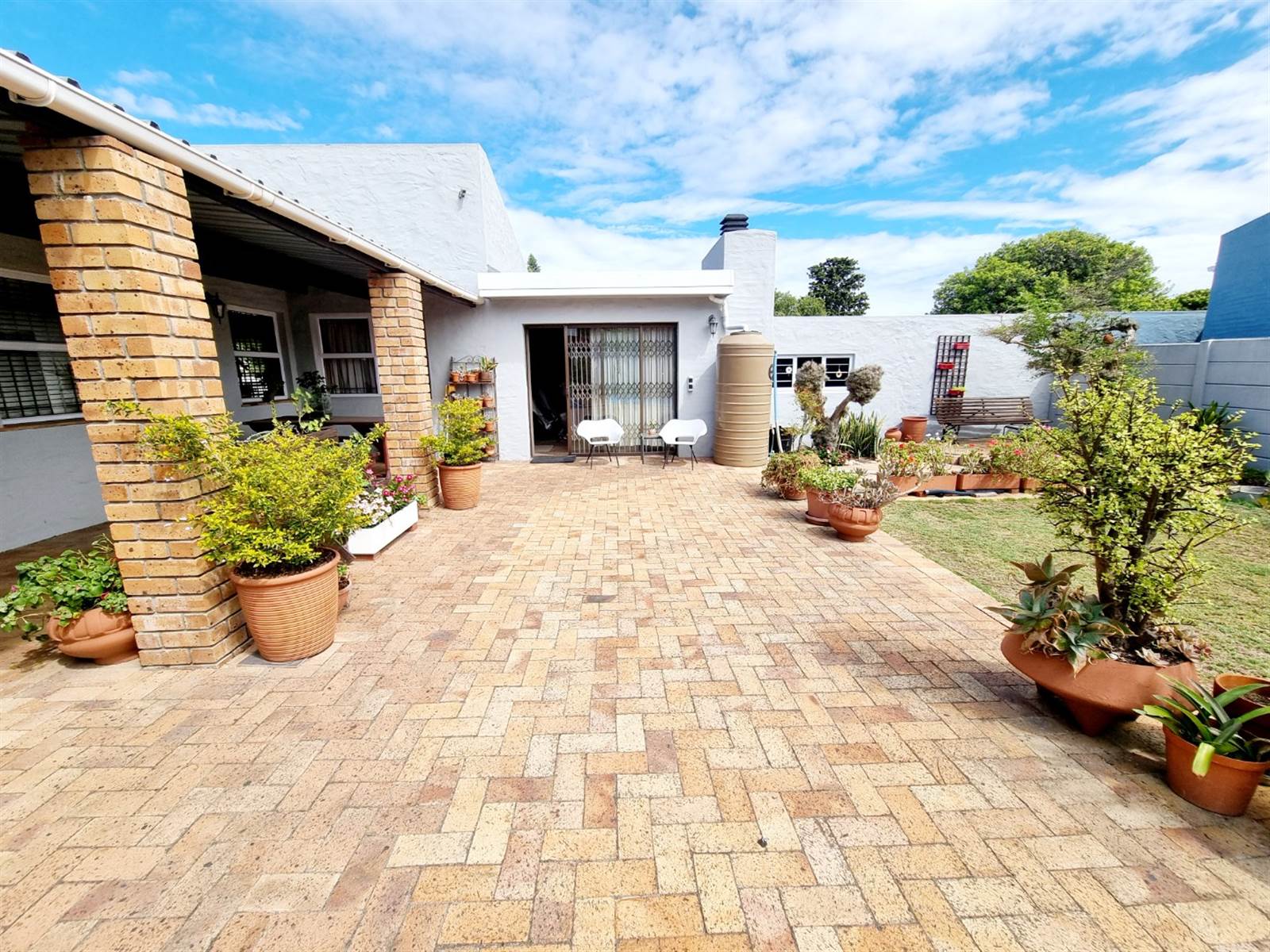 4 Bed House in Edgemead photo number 21