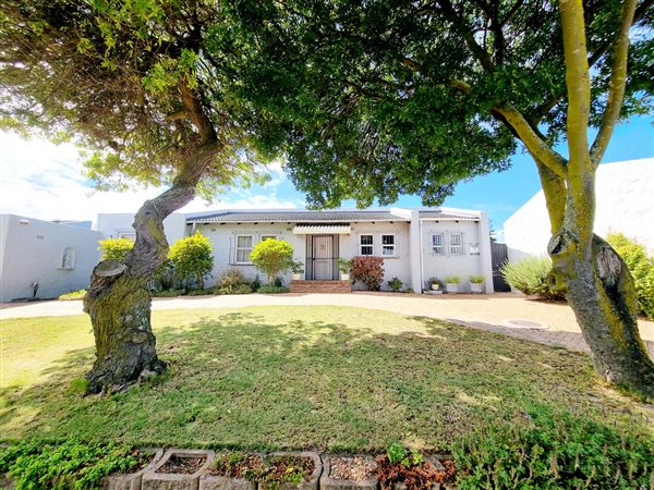 4 Bed House in Edgemead