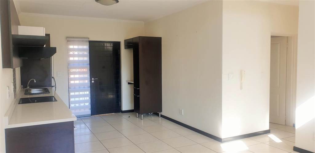 2 Bed Apartment in Jukskei Park photo number 3