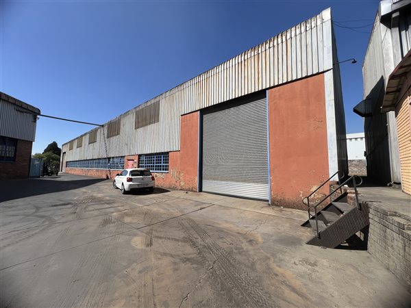 1 200  m² Industrial space