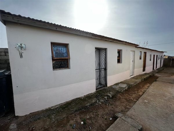 12 Bed House in Zwide