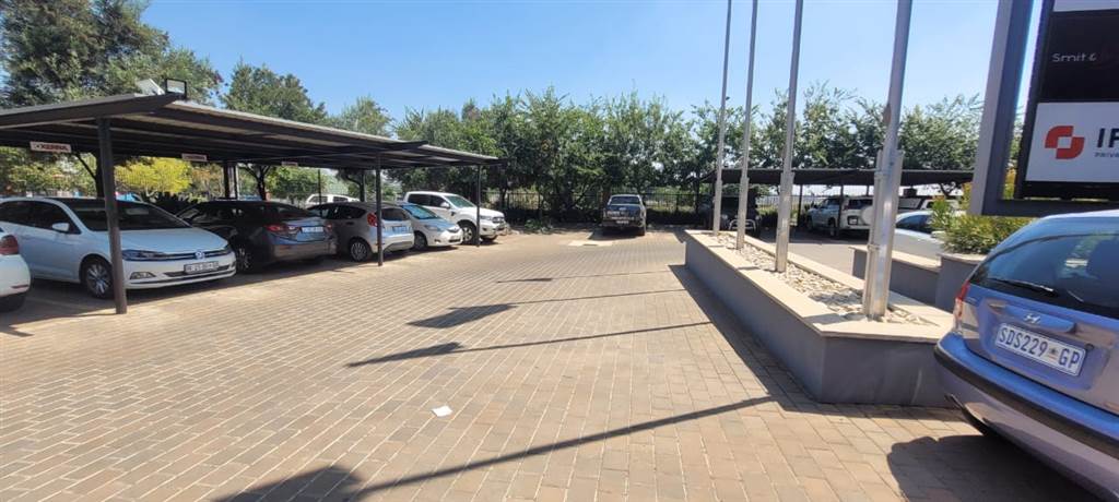 177  m² Commercial space in Glen Marais photo number 4