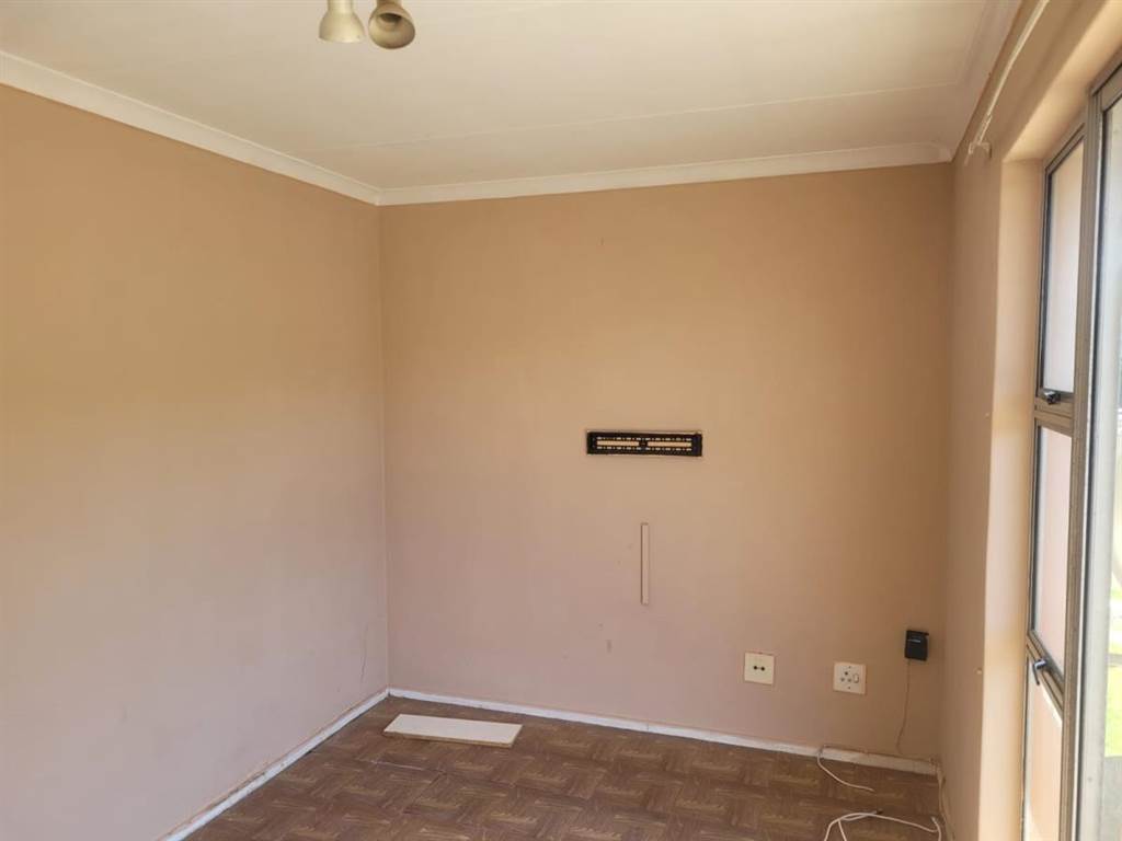 1 Bed Flat in Woodhaven photo number 6