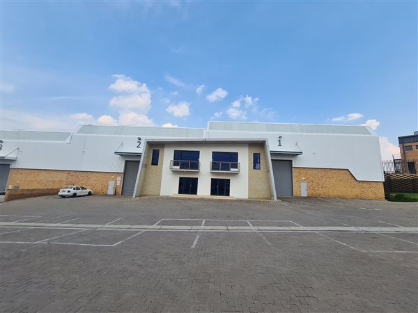 677  m² Industrial space