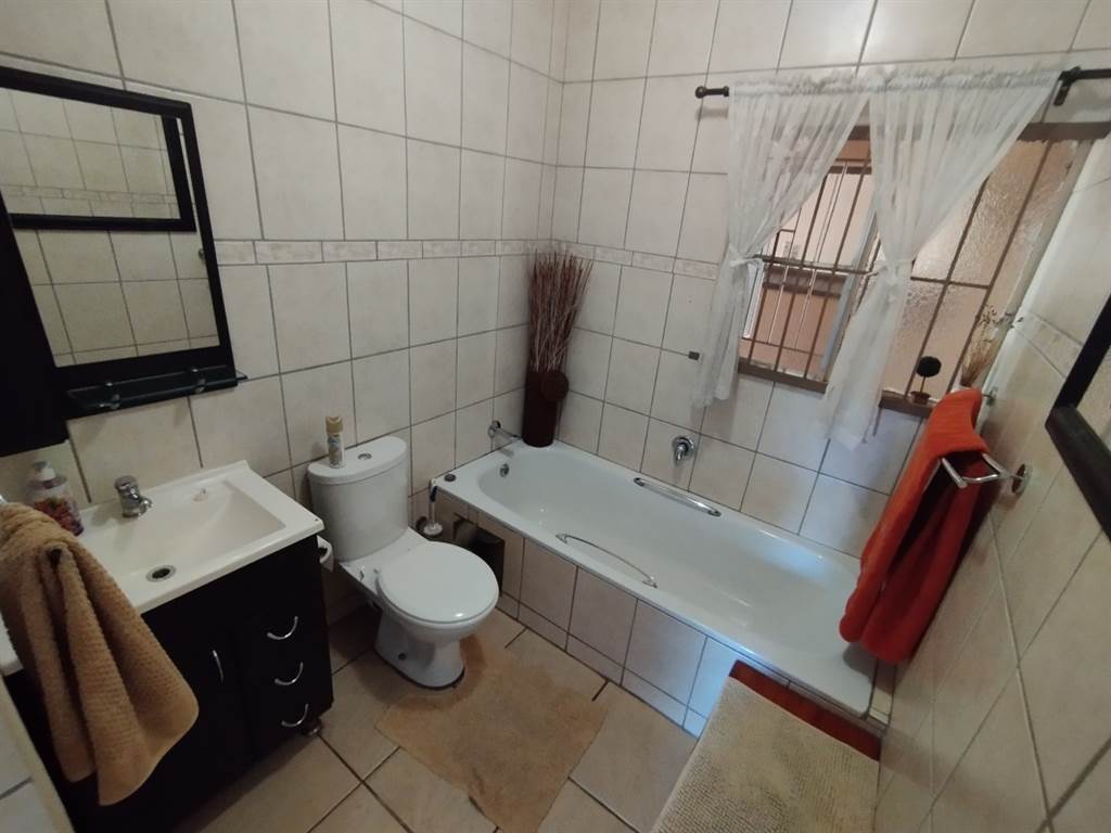 3 Bed House in Wierda Park Ext 2 photo number 14