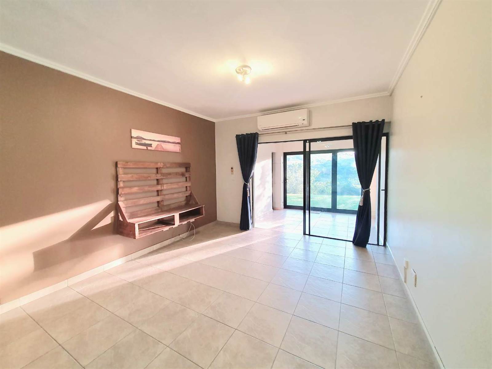 2 Bed Apartment in Palm Lakes Estate photo number 13