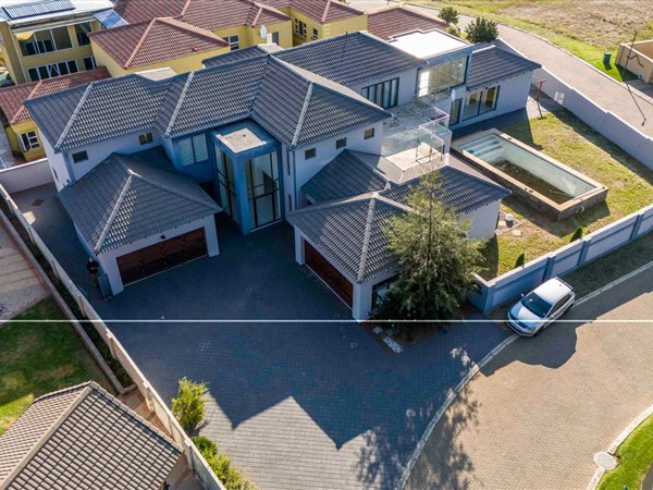 6 Bedroom House