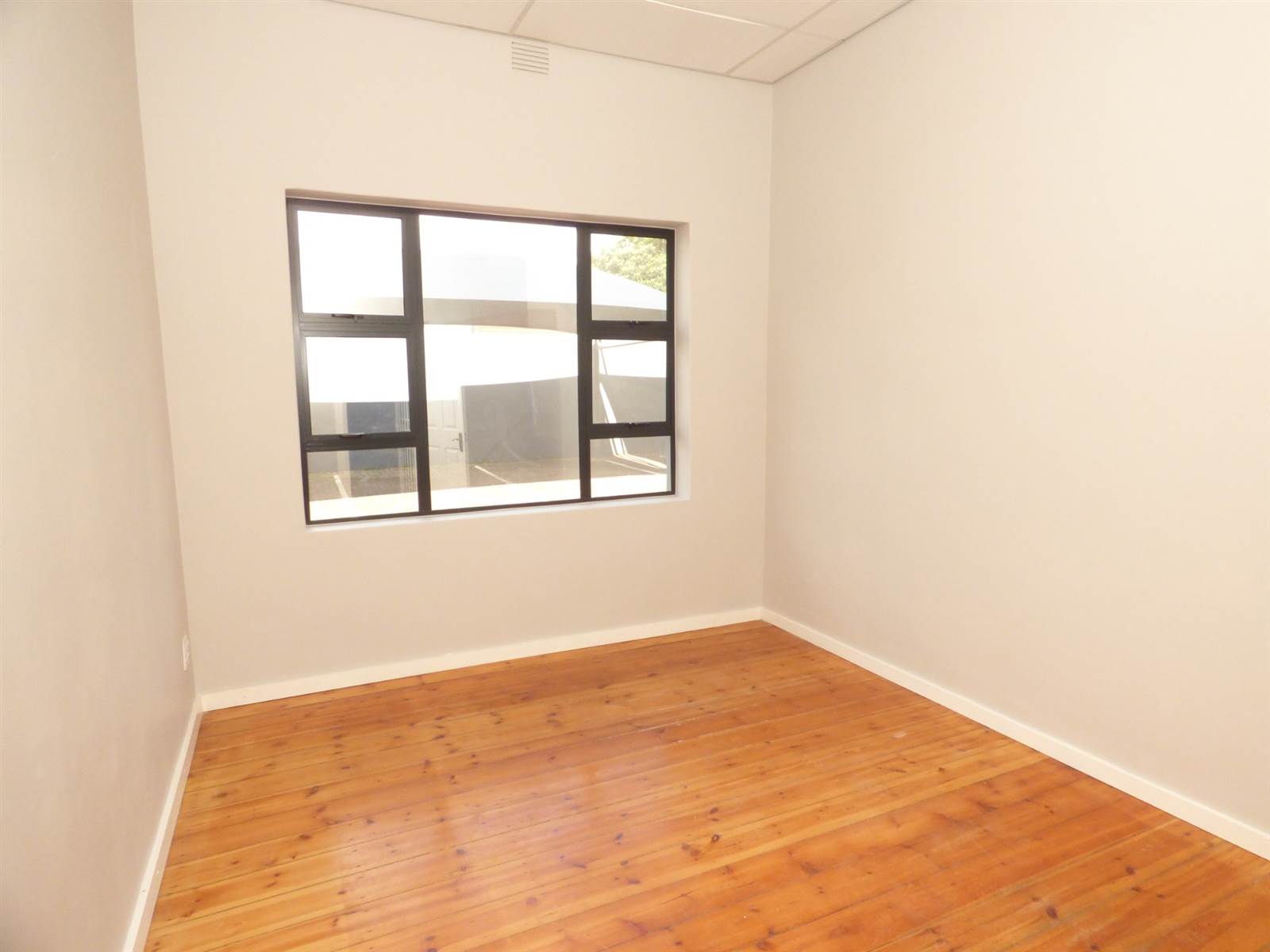 320  m² Commercial space in Westdene photo number 14