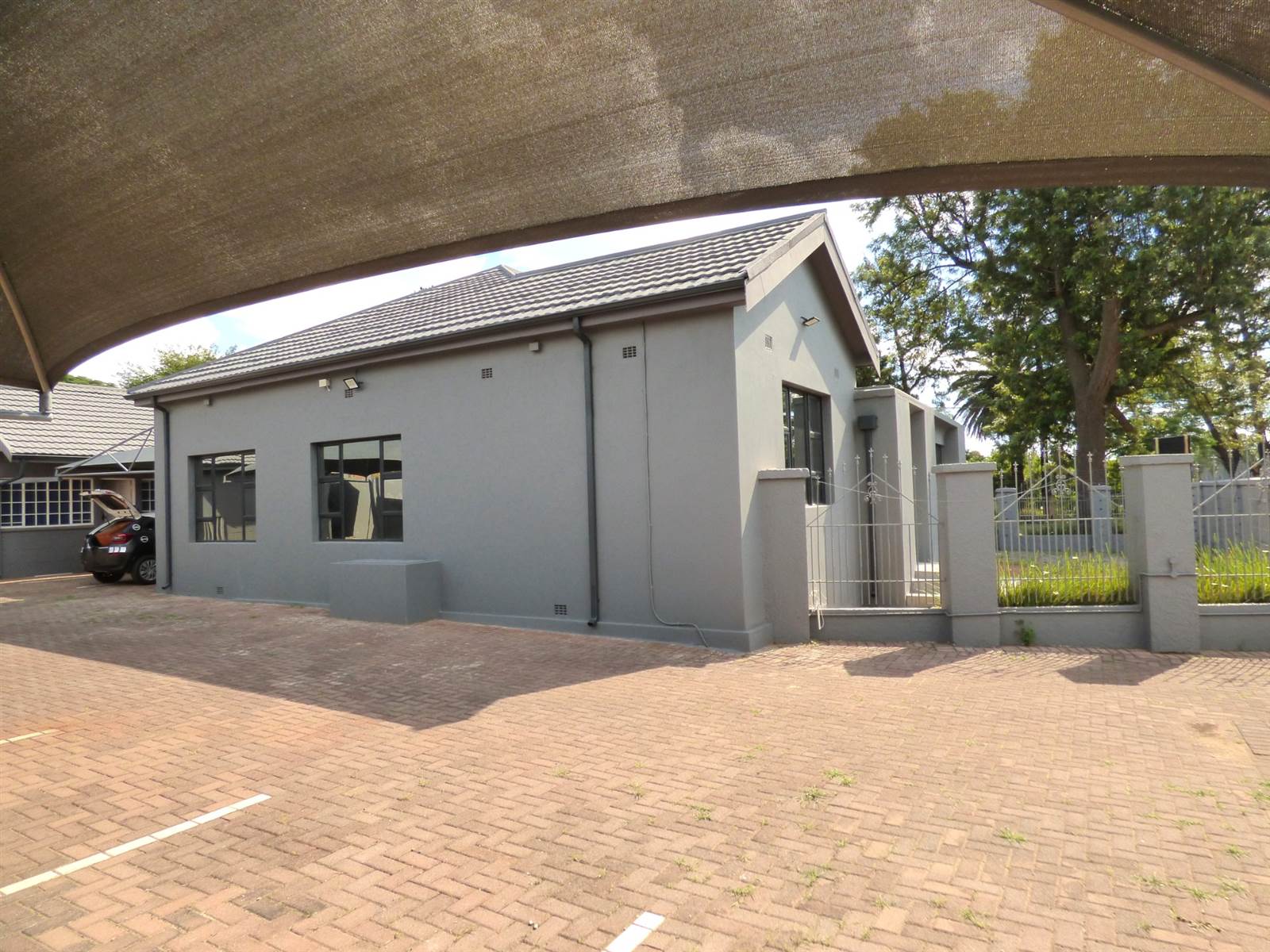 320  m² Commercial space in Westdene photo number 3