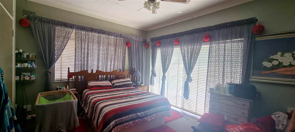 6 Bed House in Stilfontein photo number 14