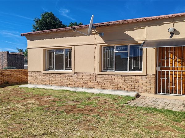 2 Bedroom Townhouse 2 Bedroom Townhouse
