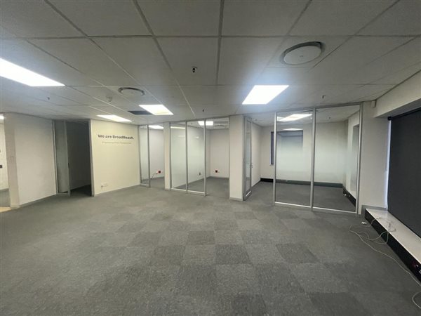 864  m² Commercial space in Rosebank