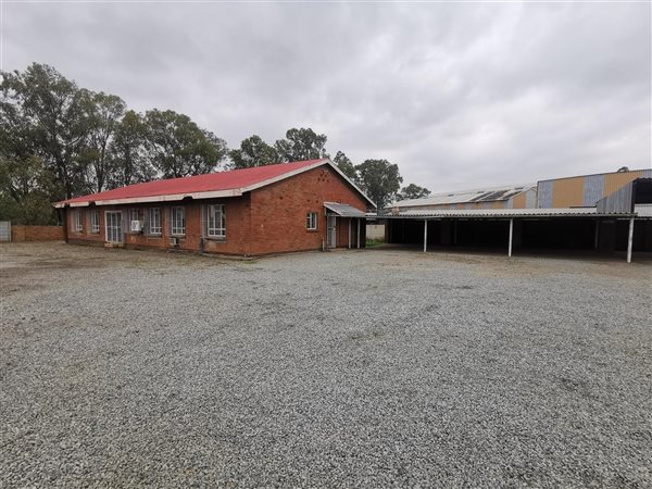 684 m² Industrial space 684 m² Industrial space
