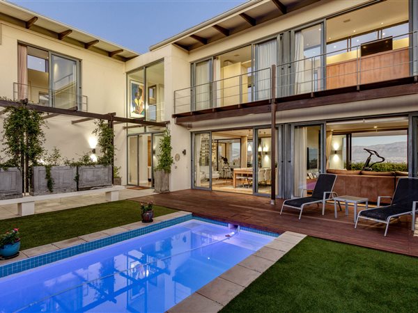 4 Bedroom House 4 Bedroom House
