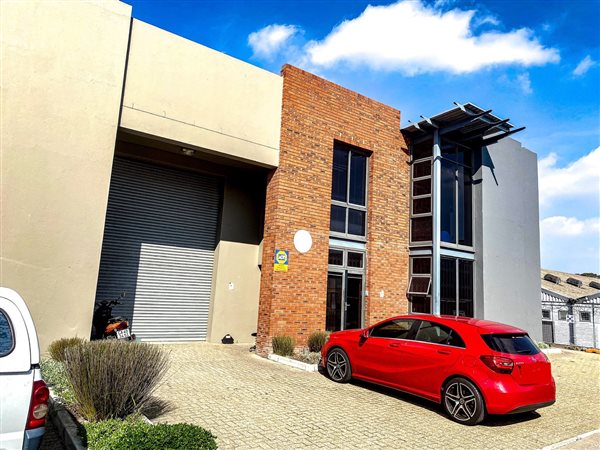 85  m² Commercial space in Bellville Central