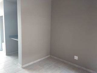 2 Bed House in Hazeldean (Silverlakes Surroundings) photo number 5