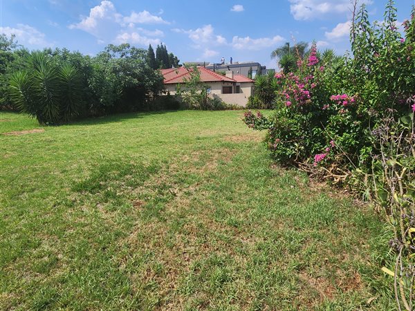 808 m² Land available in Monavoni AH