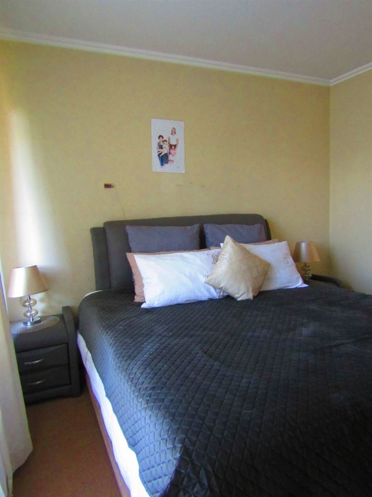 2 Bed Apartment in Maroeladal photo number 16