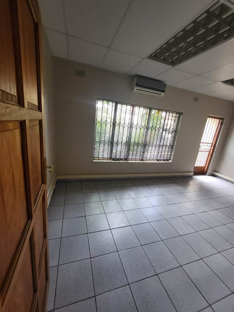 522  m² Commercial space in Rustenburg Central photo number 10