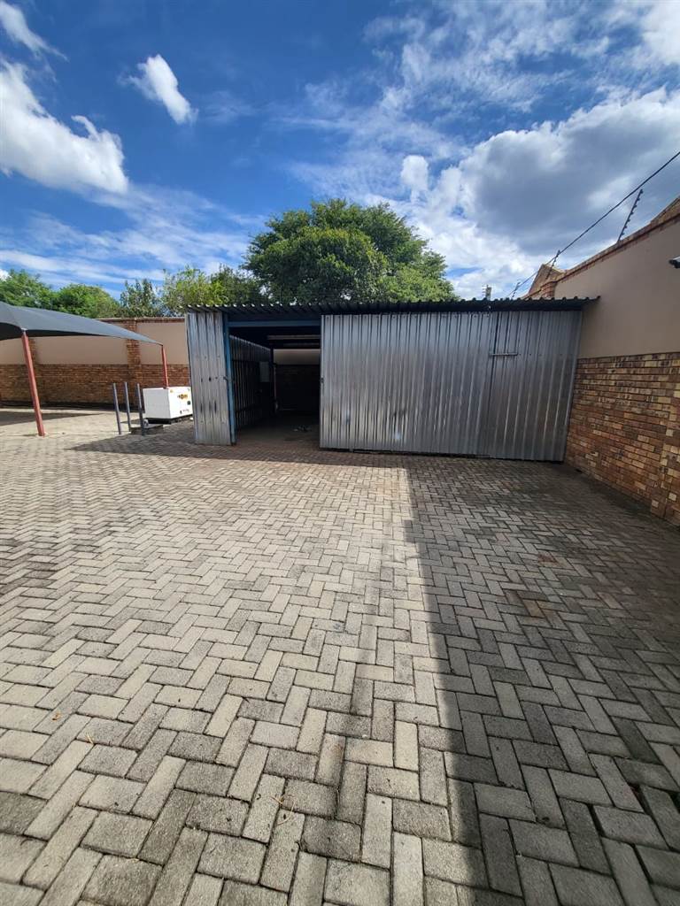 522  m² Commercial space in Rustenburg Central photo number 19