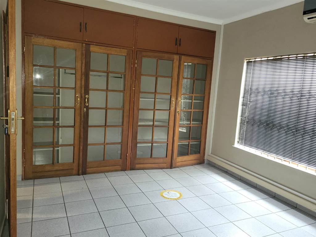 522  m² Commercial space in Rustenburg Central photo number 13