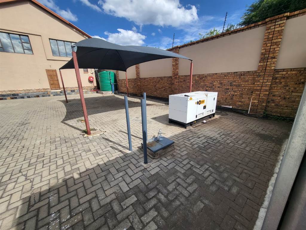 522  m² Commercial space in Rustenburg Central photo number 21
