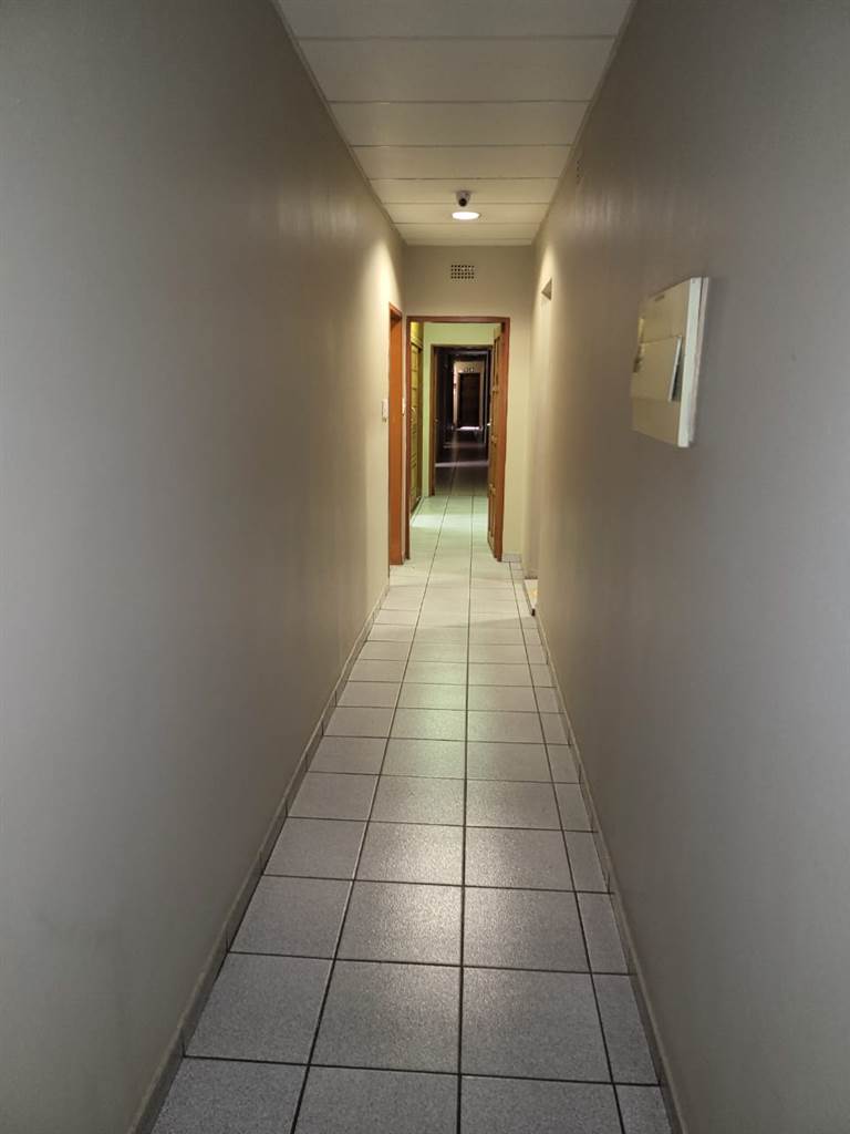 522  m² Commercial space in Rustenburg Central photo number 11