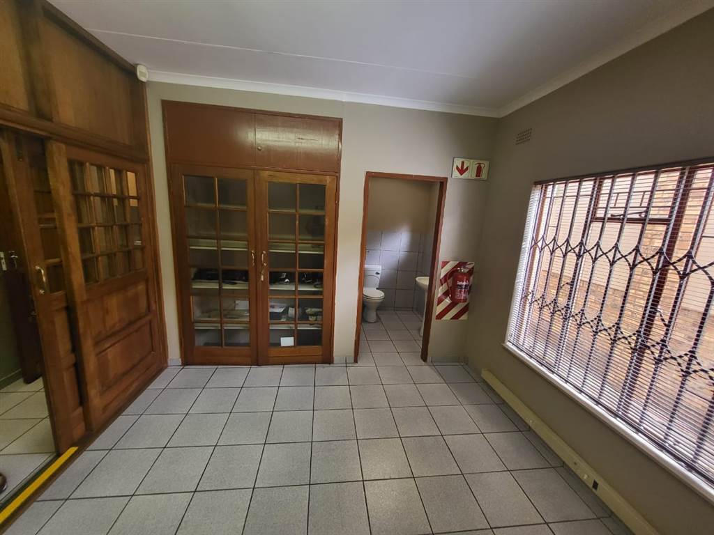 522  m² Commercial space in Rustenburg Central photo number 12