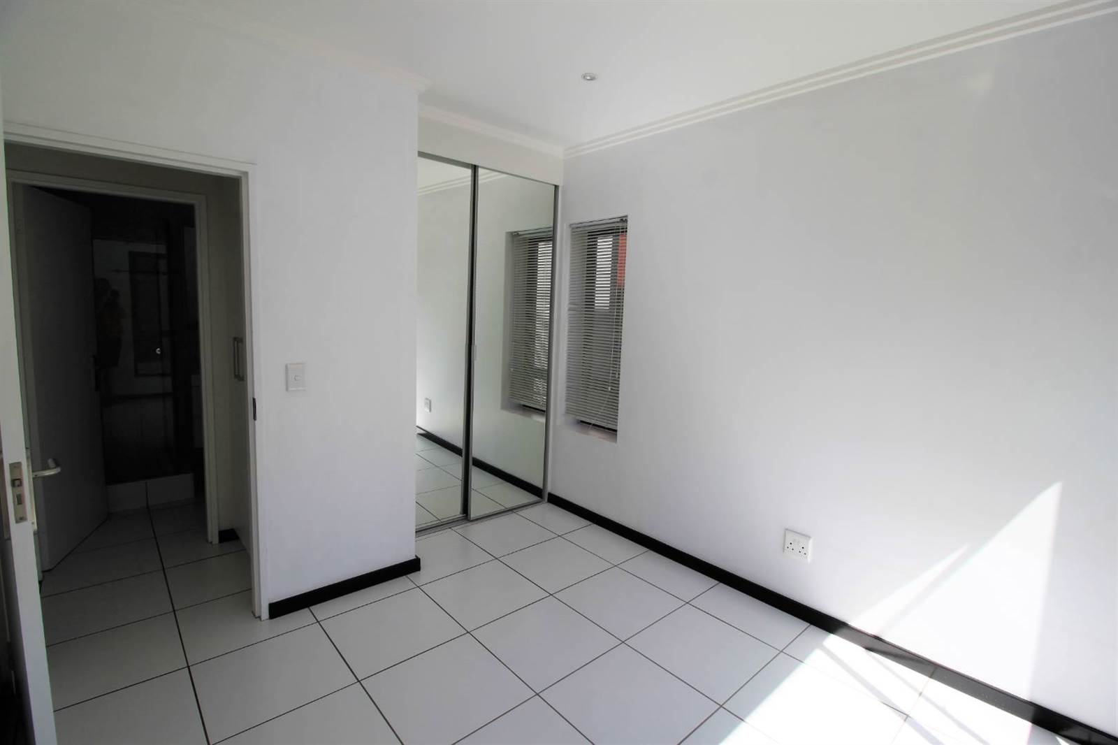 1 Bed Apartment in Fourways photo number 11