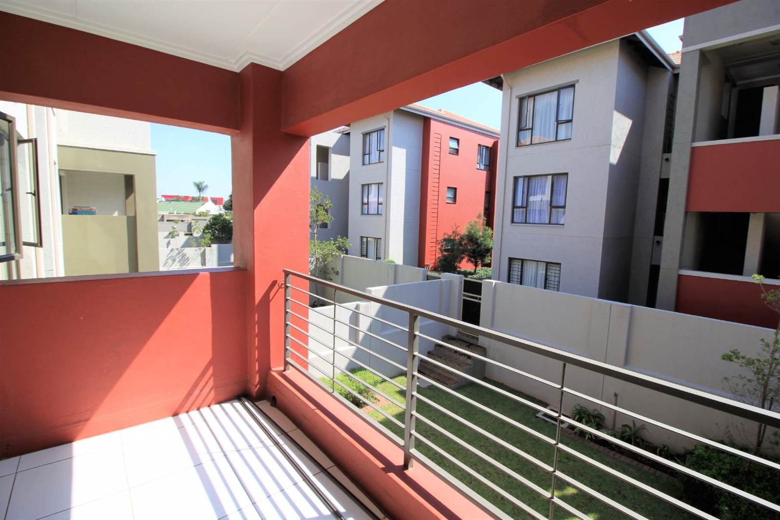 1 Bed Apartment in Fourways photo number 8