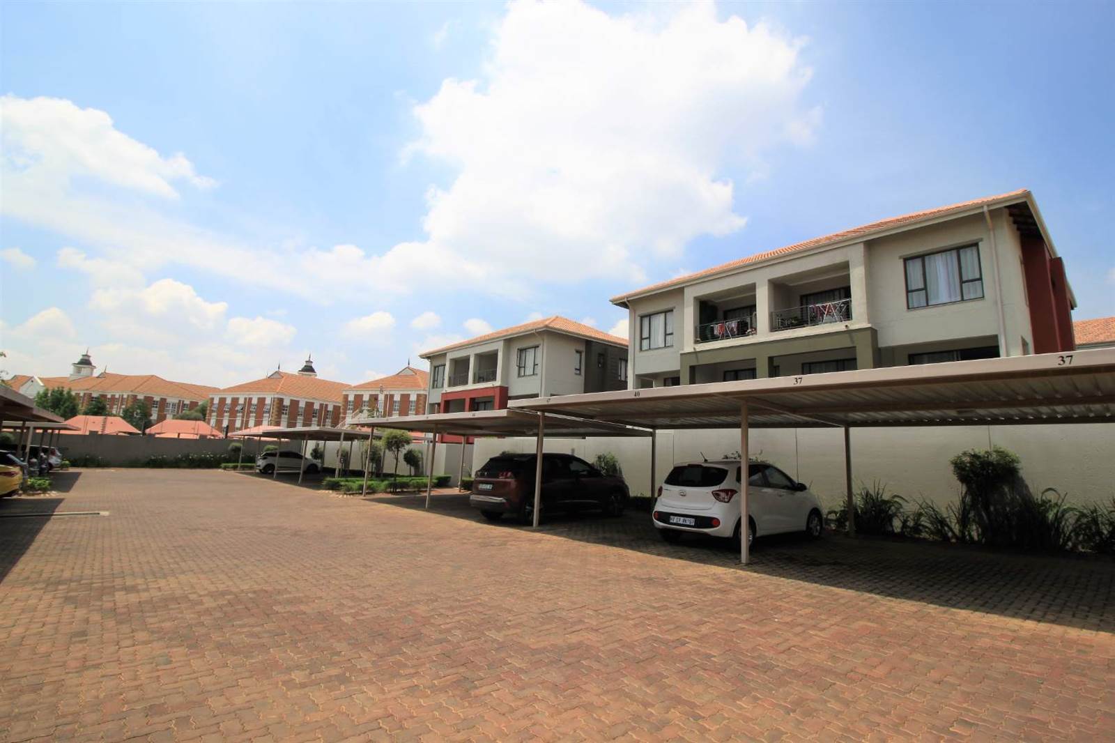 1 Bed Apartment in Fourways photo number 18