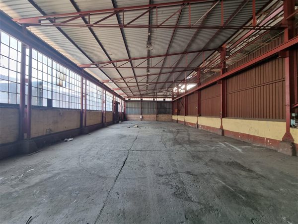 1080  m² Industrial space