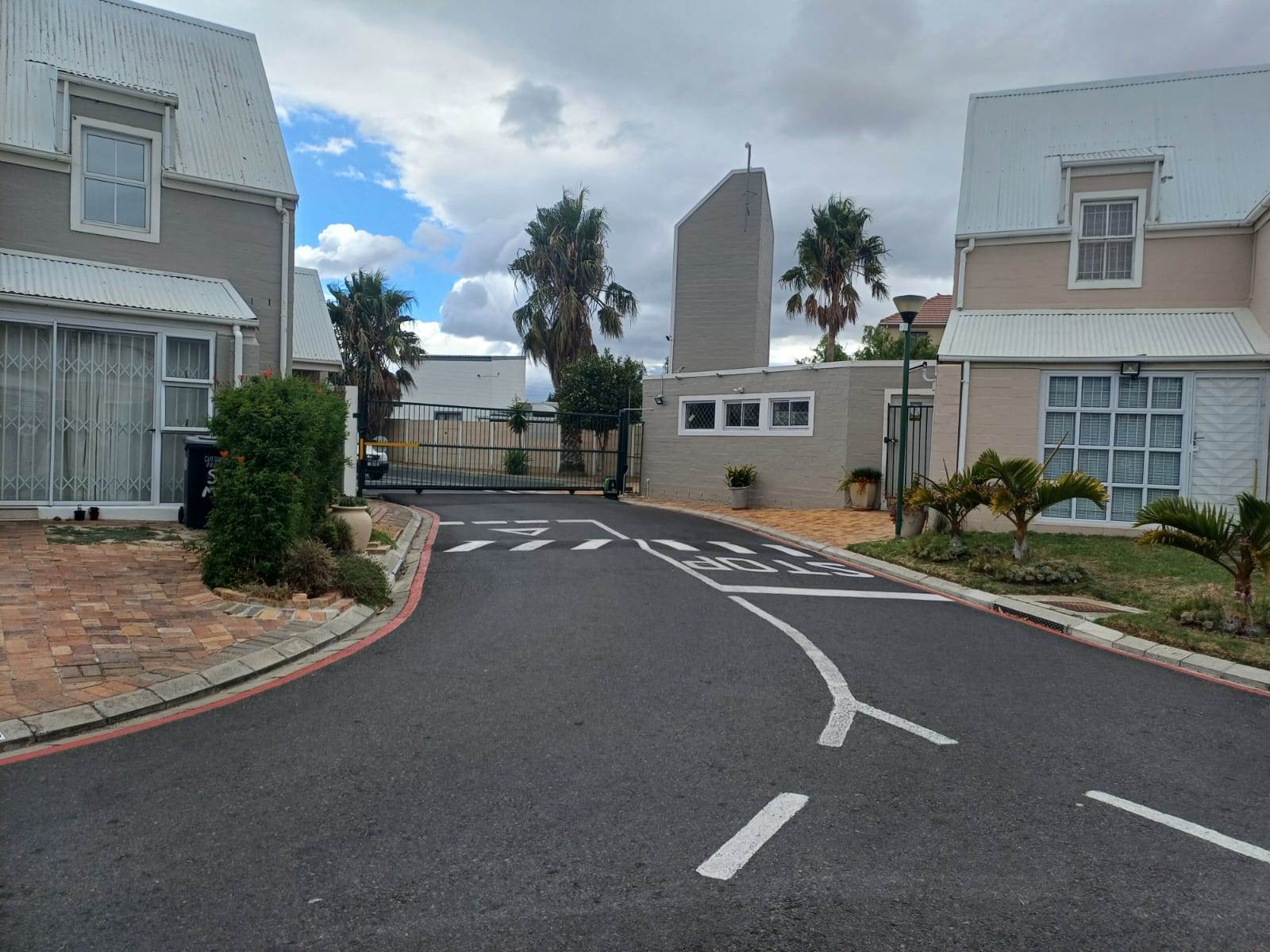 2 Bed House in Gordons Bay Central photo number 1