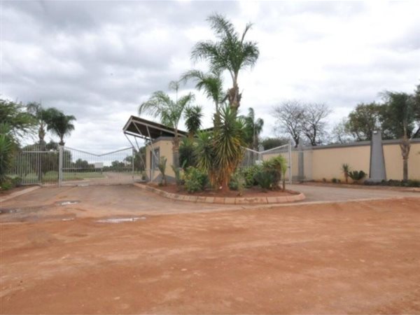 760 m² Land