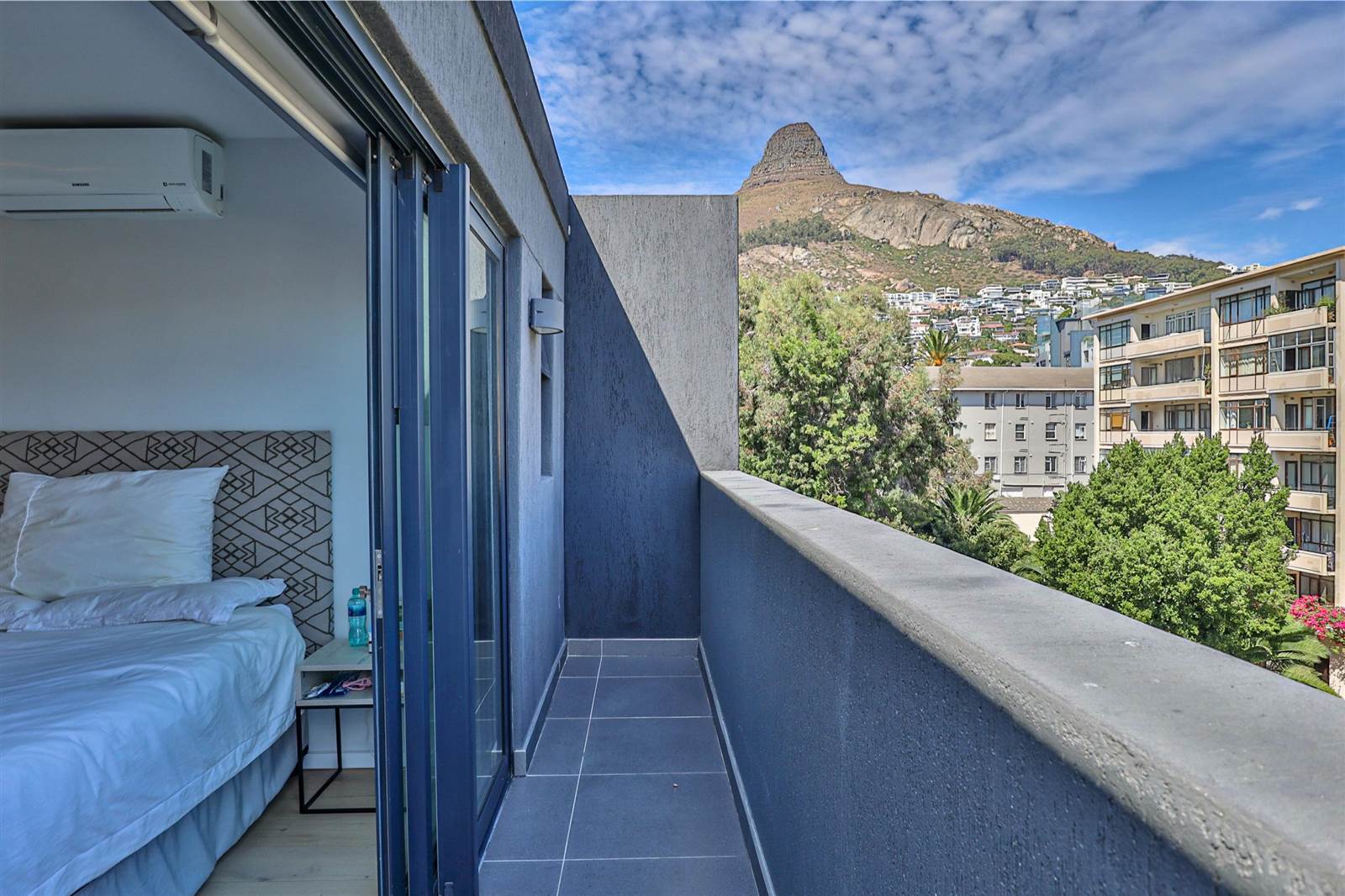 2 Bed Apartment in Sea Point photo number 16