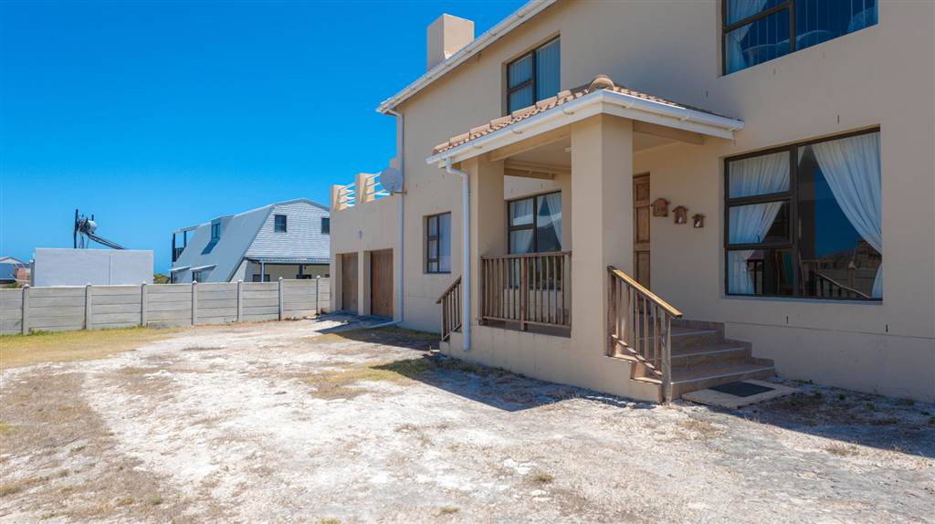 4 Bed House in Agulhas photo number 17