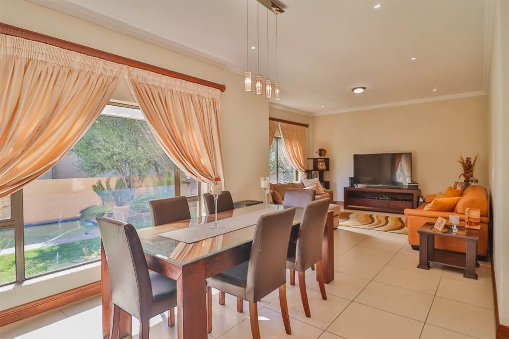 3 Bed House in Greenstone Hill photo number 3