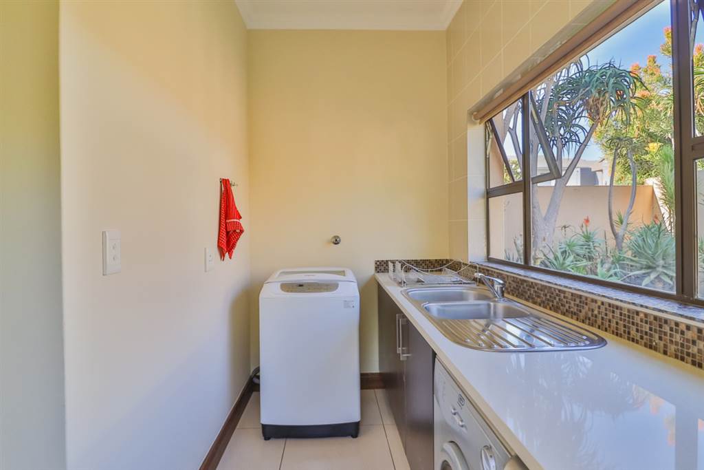 3 Bed House in Greenstone Hill photo number 11